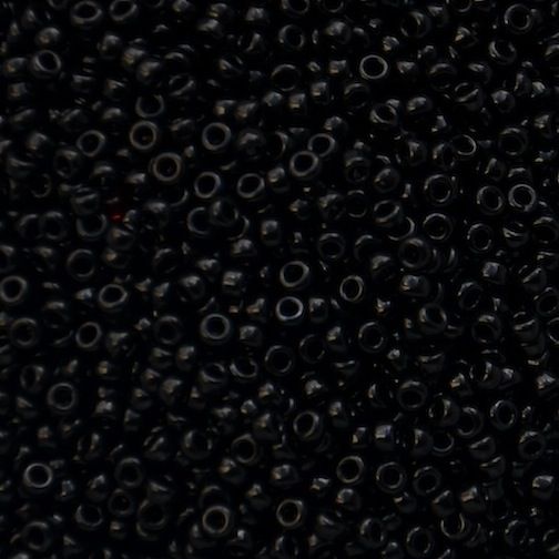 RC713 Op Chalk Black Size 11 Seed Beads