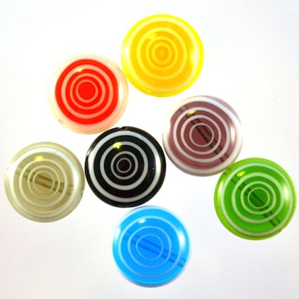 GL2977 String of 10mm multicoloured target beads