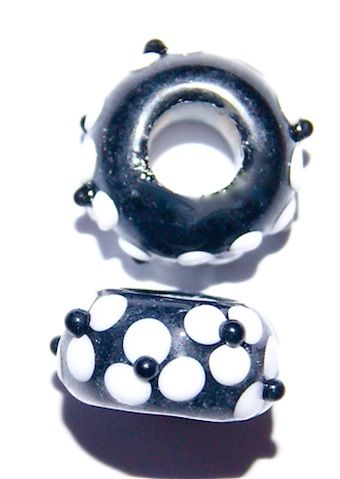 GL3212 Black and White Flower large hole bead