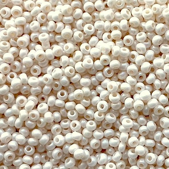 RC004 Pearl Cream Size 10 Seed Beads