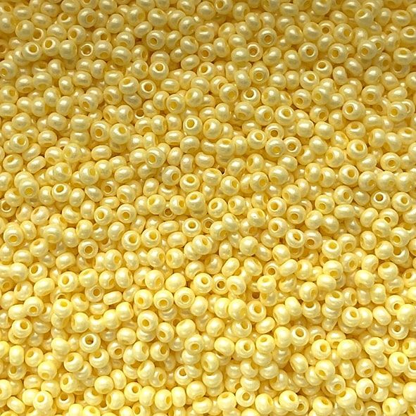 RC107 Pearl Buttercup Size 10 Seed Beads