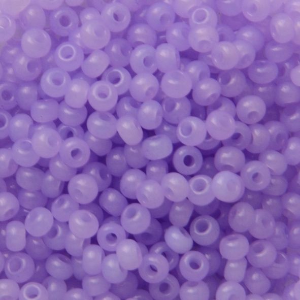 RC877 Alabaster Pale Tanzanite Size 8 Seed Beads